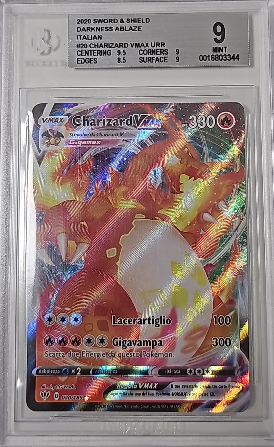 Charizard VMAX 020 - Fiamme Oscure - 2020 - BGS 9 Mint - CARTA POKEMON GRADATA ITA